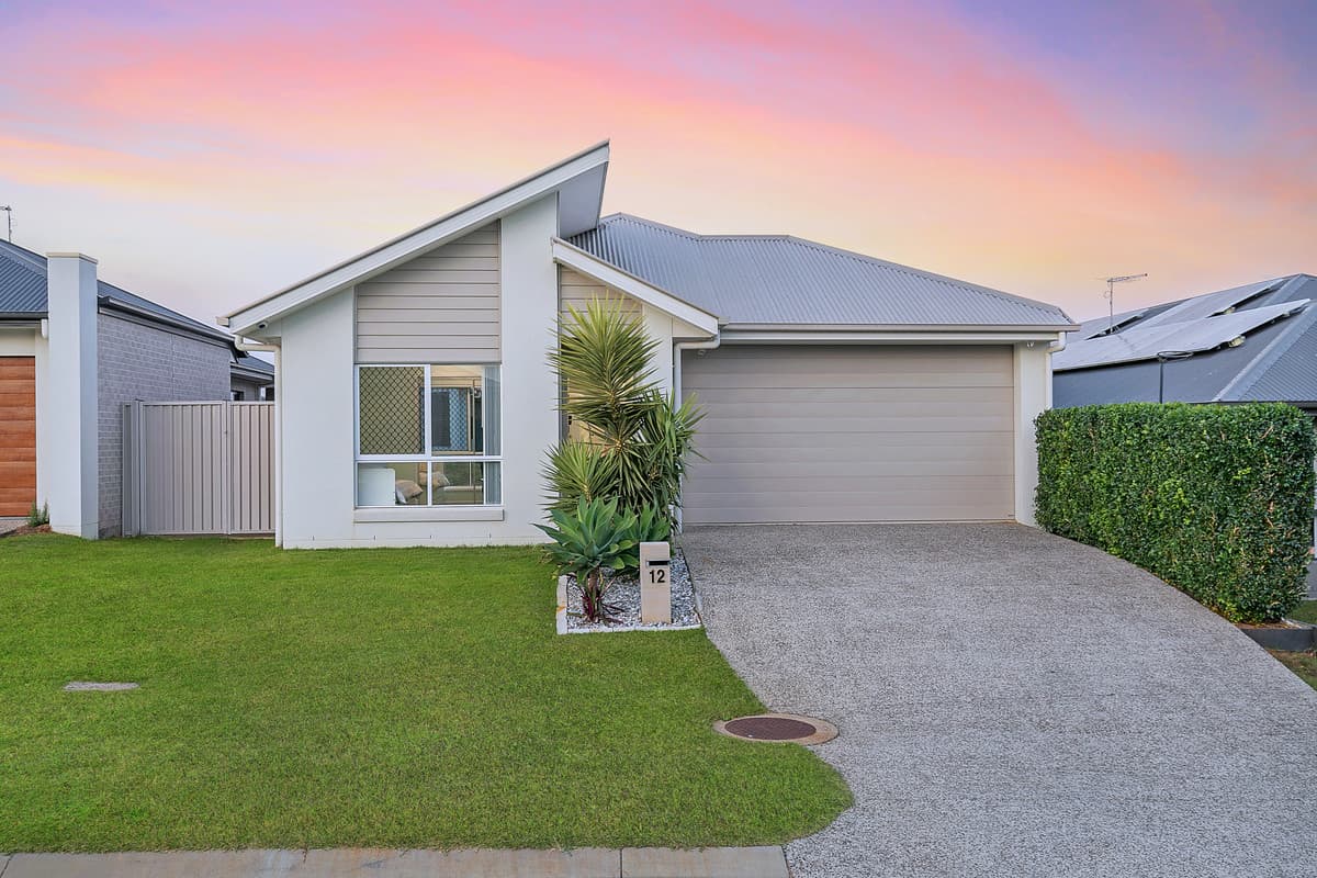 Beautiful 4 bedroom family home with ducted air-conditioning and quality fixtures!