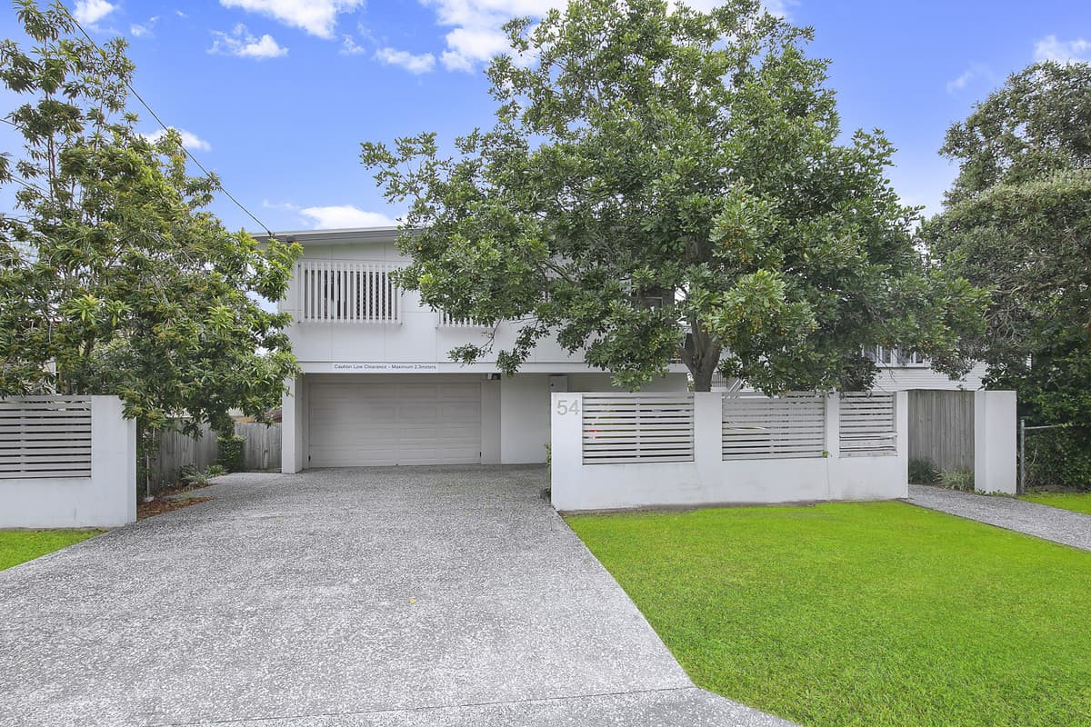 Beautiful 2 bedroom apartment with balcony and a view!