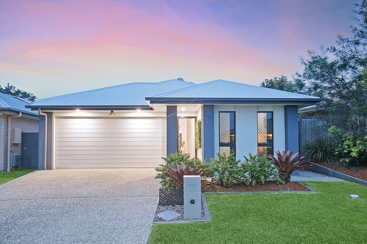 4 bedroom Griffin Family Home, Ducted Air-con, Multiple Living & Gorgeous Backyard!