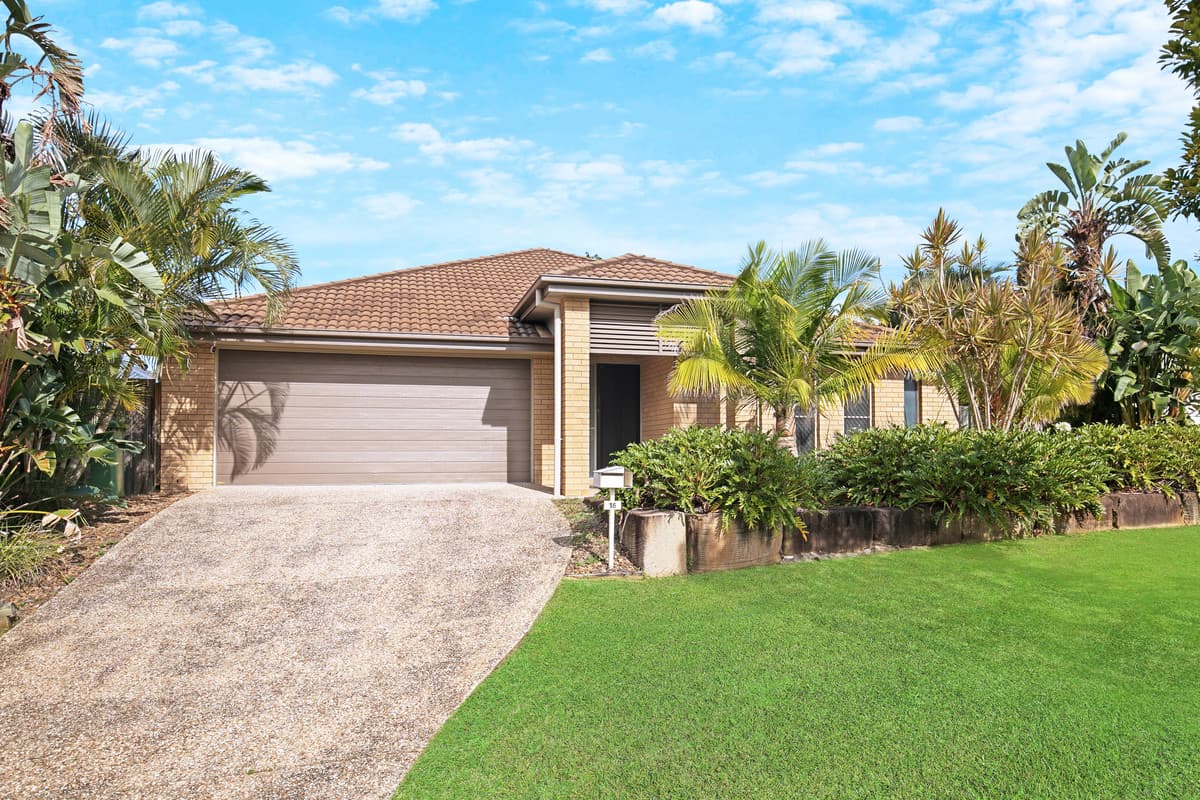 Large 4 bedroom plus study, three living areas, ducted air-conditioning on big block!