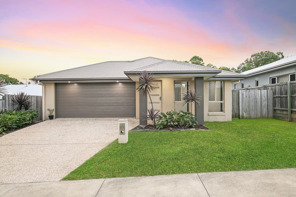 4 bedroom family home with multiple living spaces on a 450sqm Block in peaceful riverside neighbourhood!