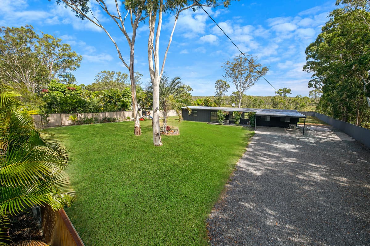 Low-set home, impeccably renovated on a 3010sqm block!