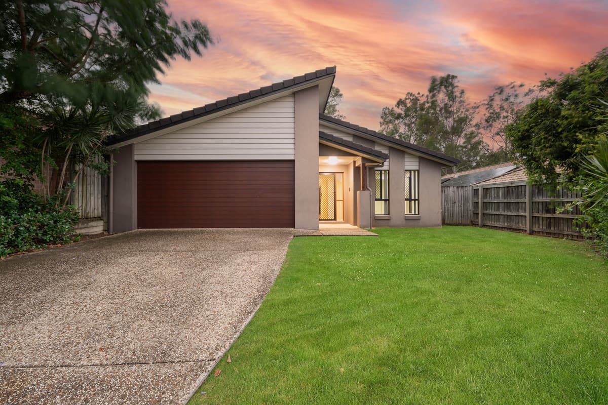 4 bedroom family home on a 508sqm block with multiple living areas!