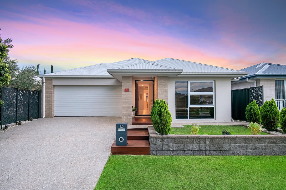 Stunning 4 bedroom home, 3 living areas, ducted and so much more!