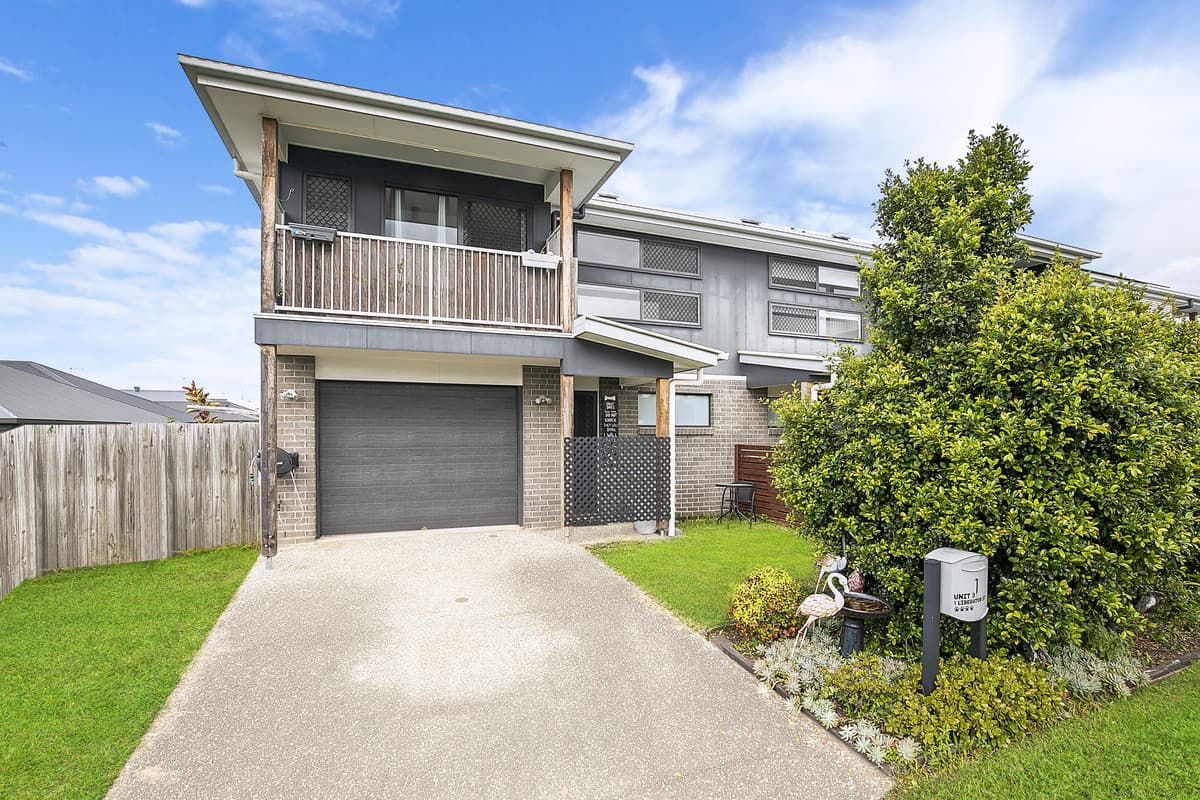 Modern Townhouse Built in 2019 with Ducted Aircon & Large Entertaining Area!