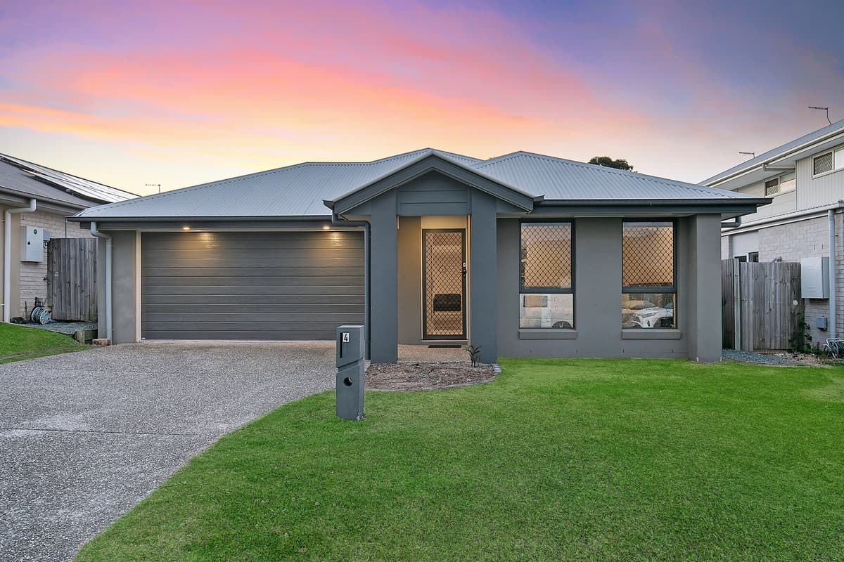 Neat 4-bedroom family home with multiple living rooms in family friendly estate