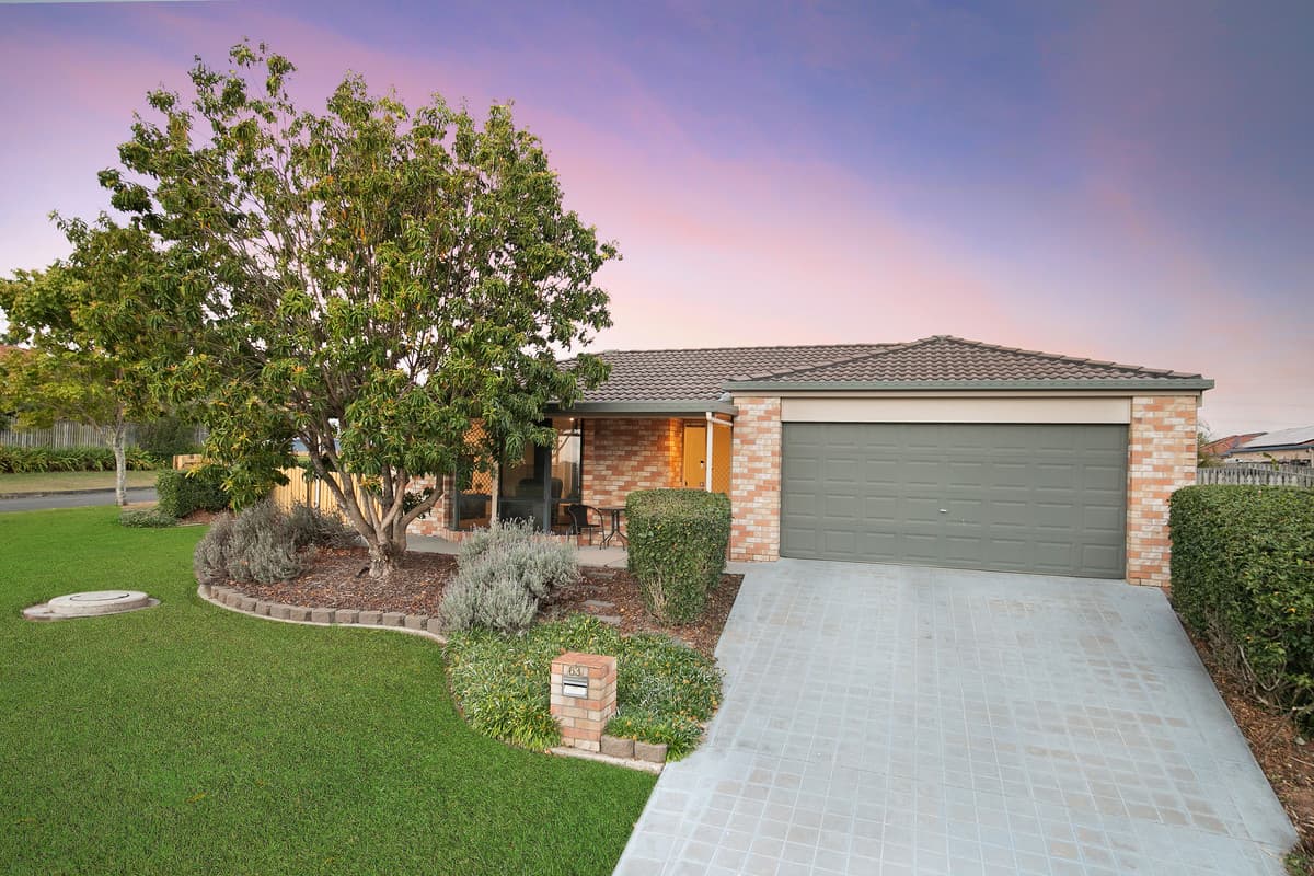 Large home on big 600sqm corner block, multiple living areas, side access & Pool!