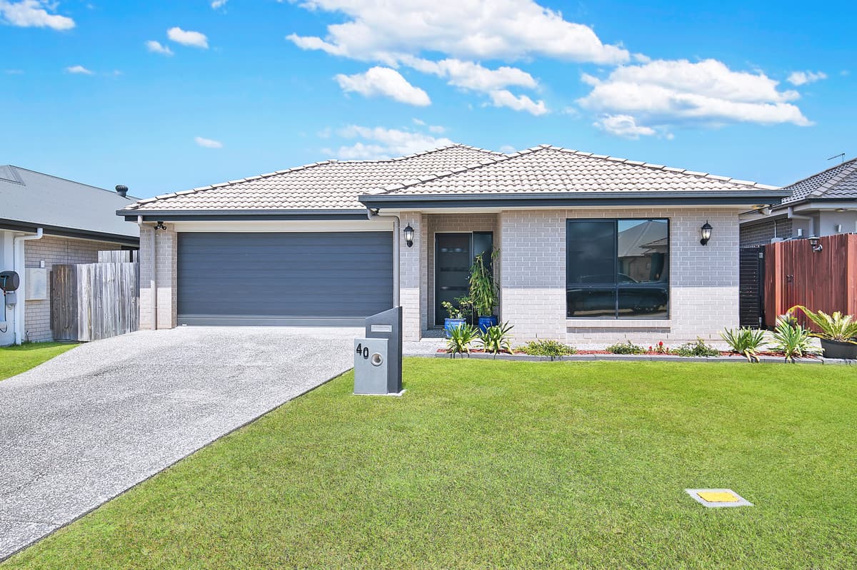 4-bedroom family home, multiple living areas and grand alfresco