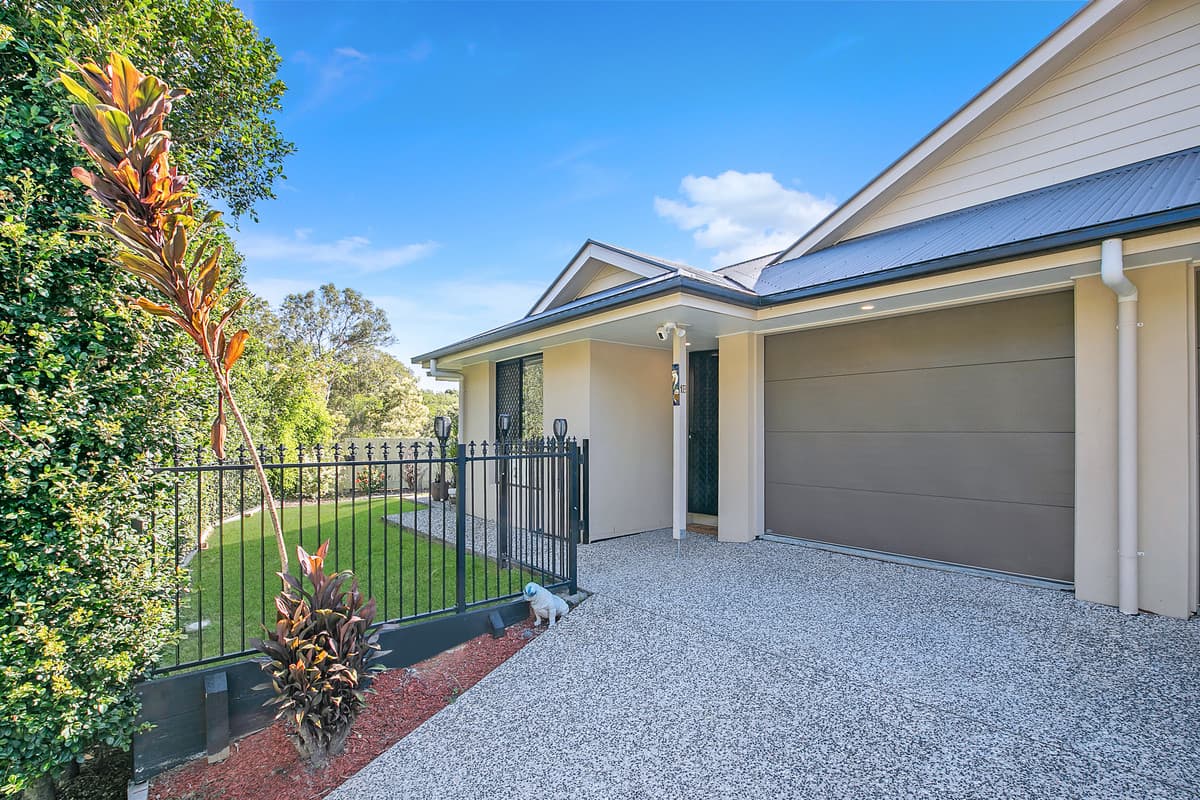 Modern & beautiful riverside 3 bedroom duplex!