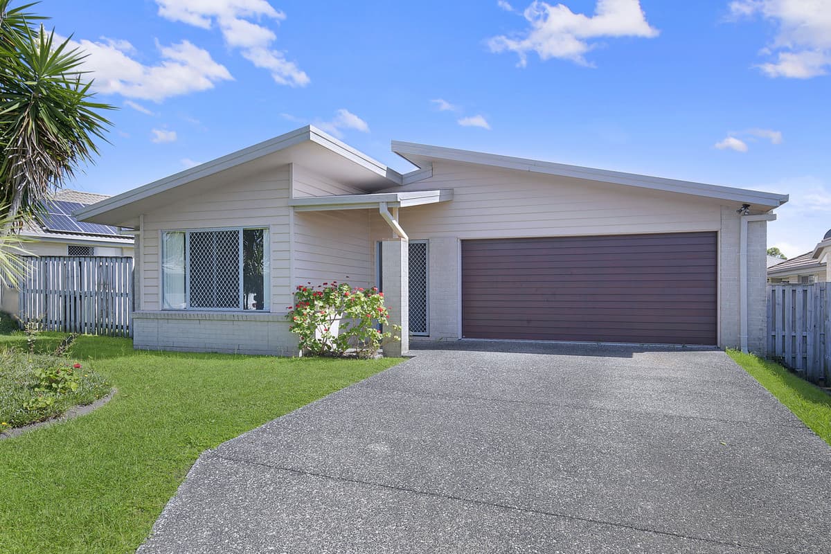 Modern Family Living in a Quiet Cul-de-Sac