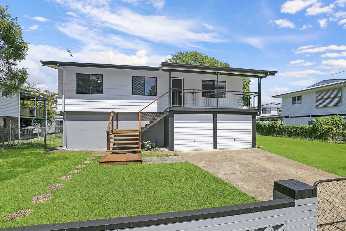 Charming Renovated 3 bedroom Home close to amenities!