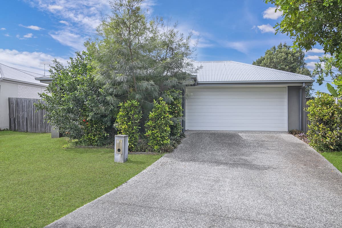 Modern 4 bedroom home with multiple living areas and no back neighbour!