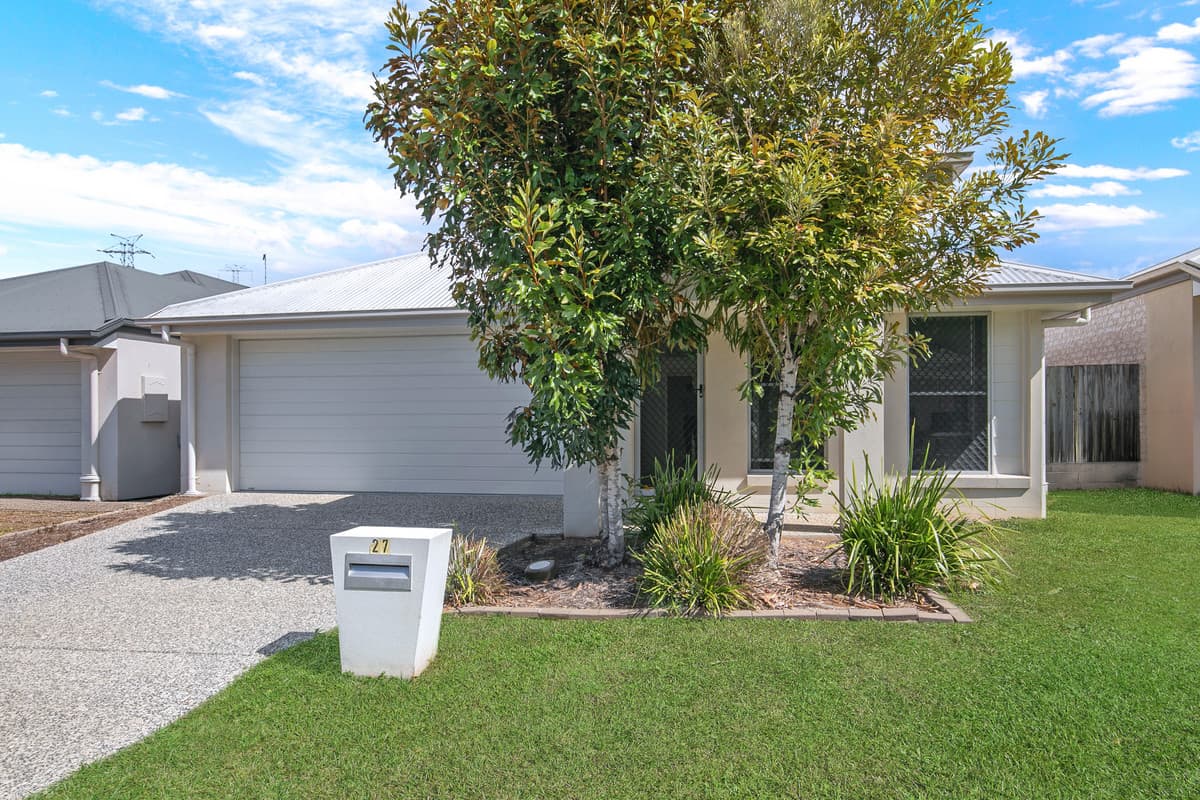 4 Bedroom home, multiple living areas, low maintenance yard!