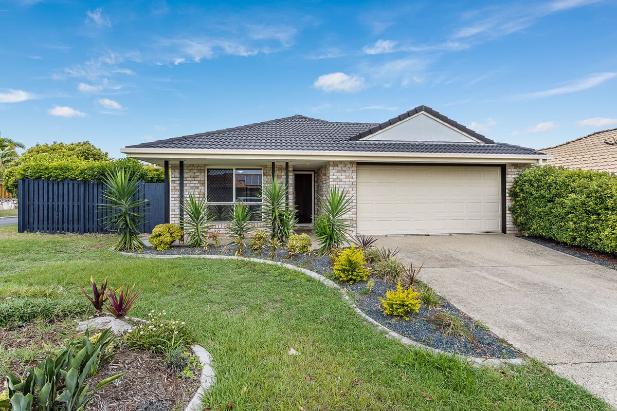 Family Home on great size block with Side Access!