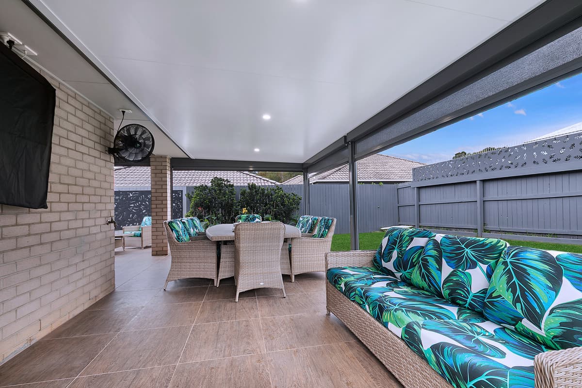 3 Bedroom + Study, Multiple Living, Four-Car Accommodation & Exceptional Outdoor Entertaining!!