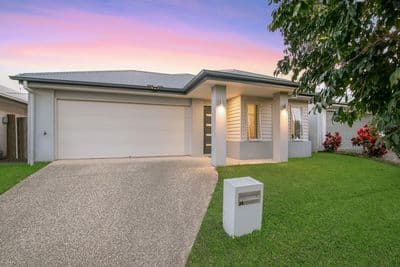 4 Bedroom Family Home, Multiple Living Areas, Beautiful Kitchen & Ducted Air-conditioning!