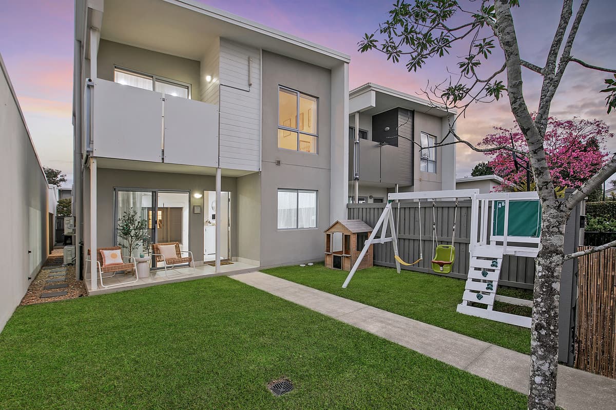 Freestanding Townhouse, Immaculately Presented & Packed with Premium Upgrades