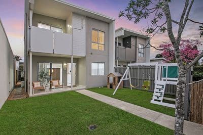 Freestanding Townhouse, Immaculately Presented & Packed with Premium Upgrades