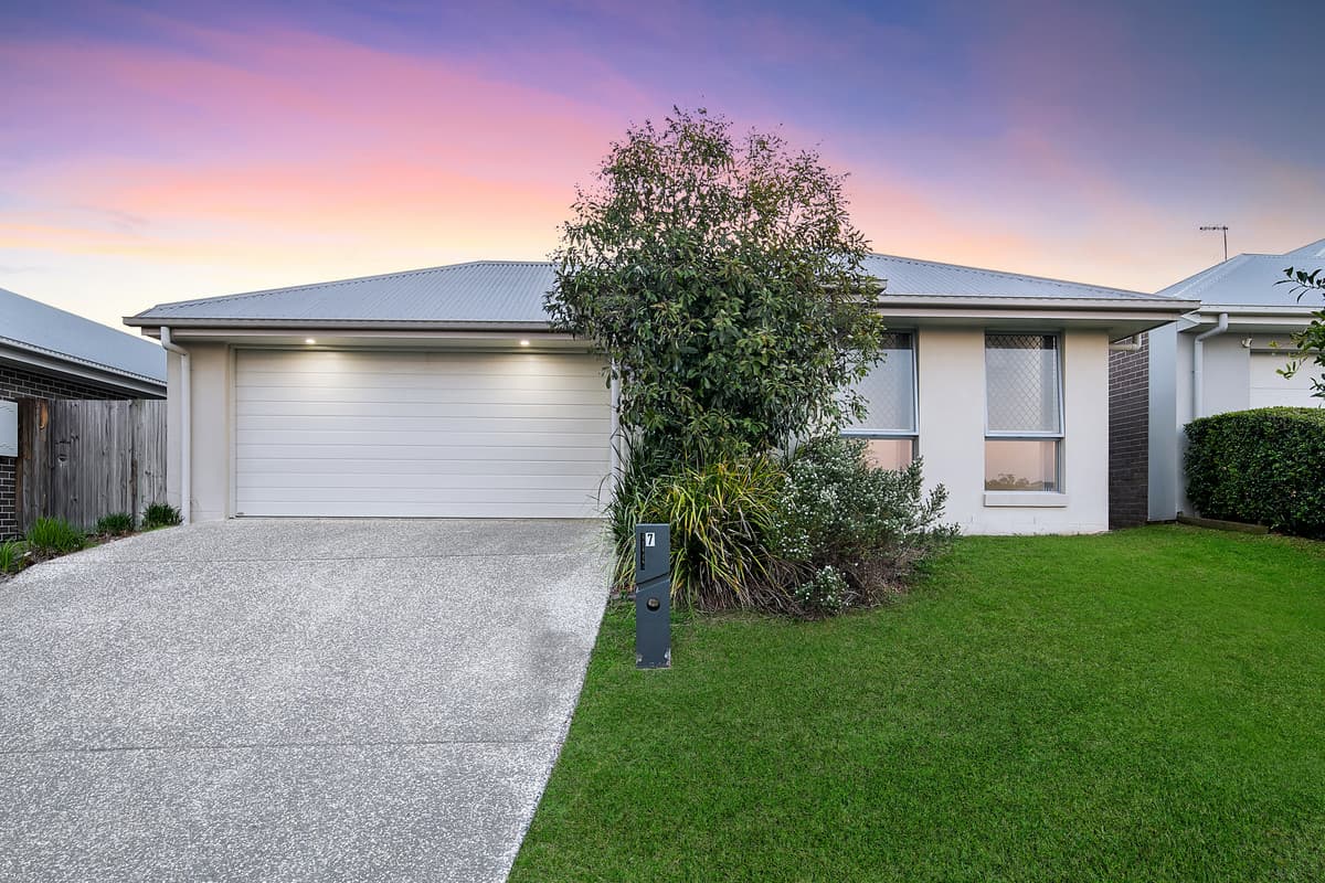 4-bedroom family home - vacant & ready to move straight into!