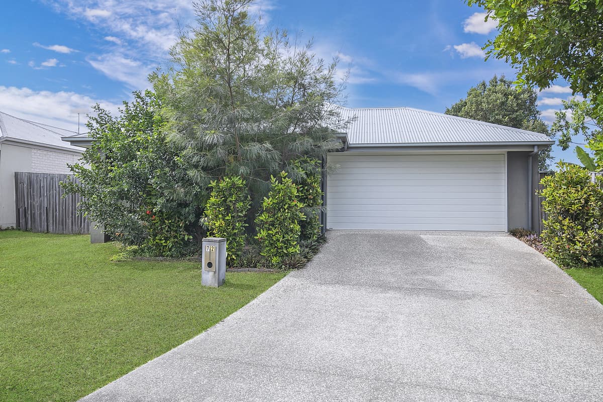 Modern 4 bedroom home with multiple living areas and no back neighbour!