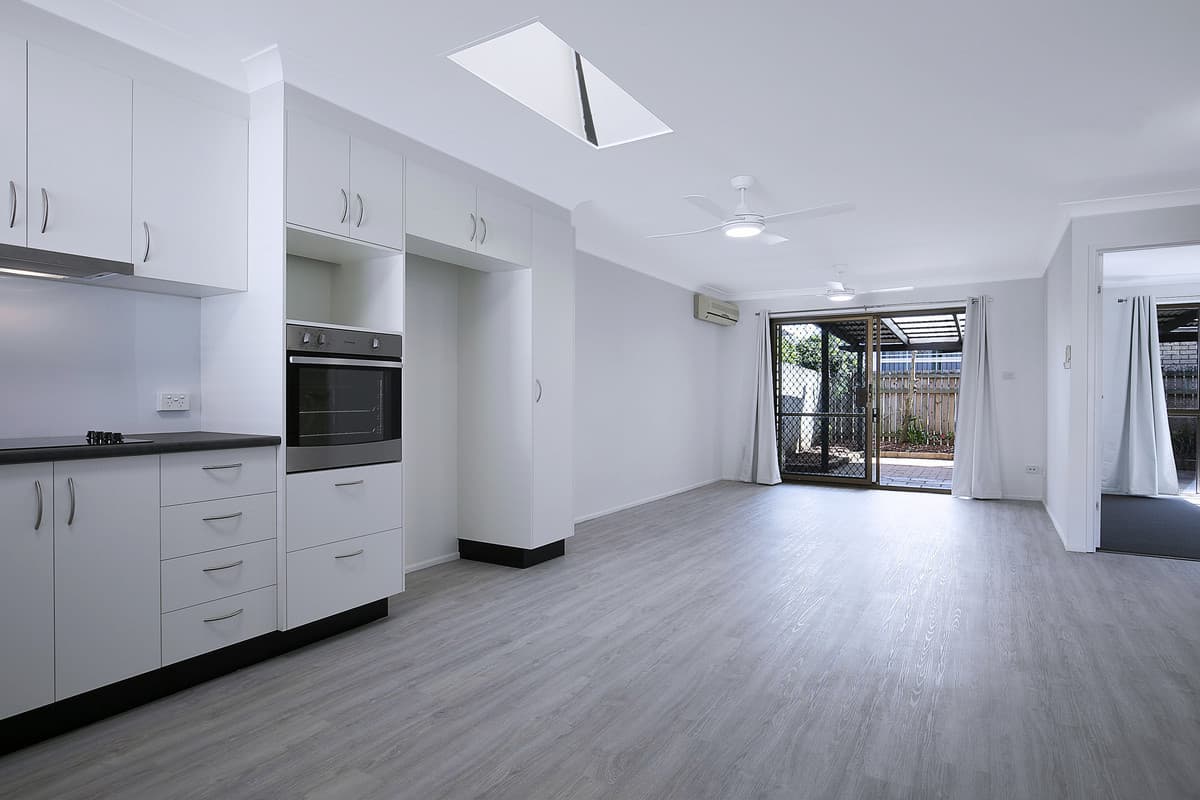 Renovated villa with air con with 2 car spaces!