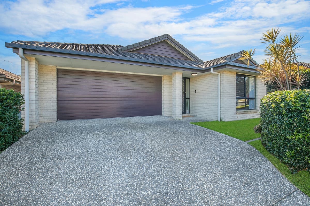 Air conditioned, quaint and classy 4 bedroom home in Freshwater Estate!