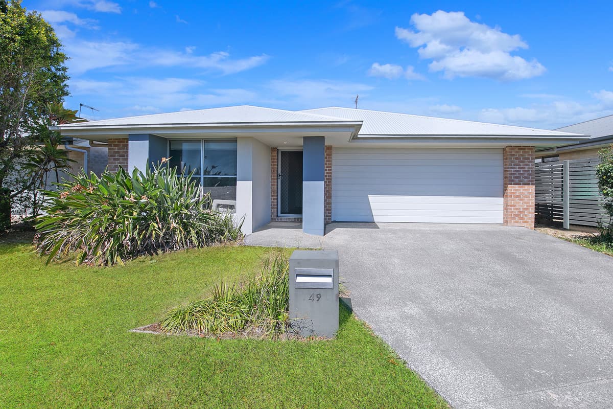 Spacious Modern Family Home with Media Room & Ducted A/C!