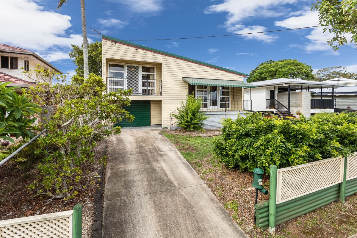 Lovely home with city views and leafy backyard!