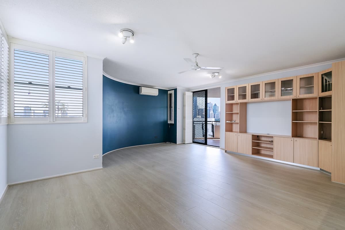 Spacious apartment with picturesque river views from the balcony!
