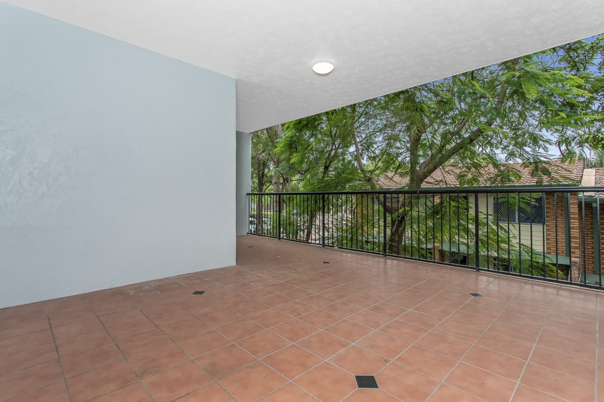 Spacious apartment with dual balconies and 2 bathrooms!