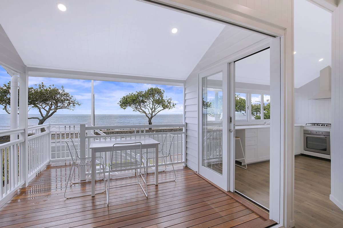 Beautiful cottage on stunning Brighton waterfront!